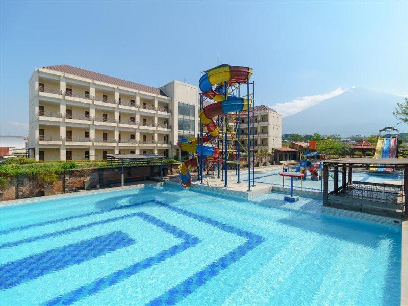 Reddoorz Resort Premium @ Sangkan Hurip Kuningan Eksteriør billede
