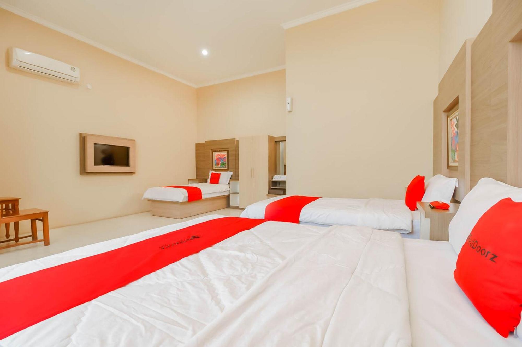 Reddoorz Resort Premium @ Sangkan Hurip Kuningan Eksteriør billede