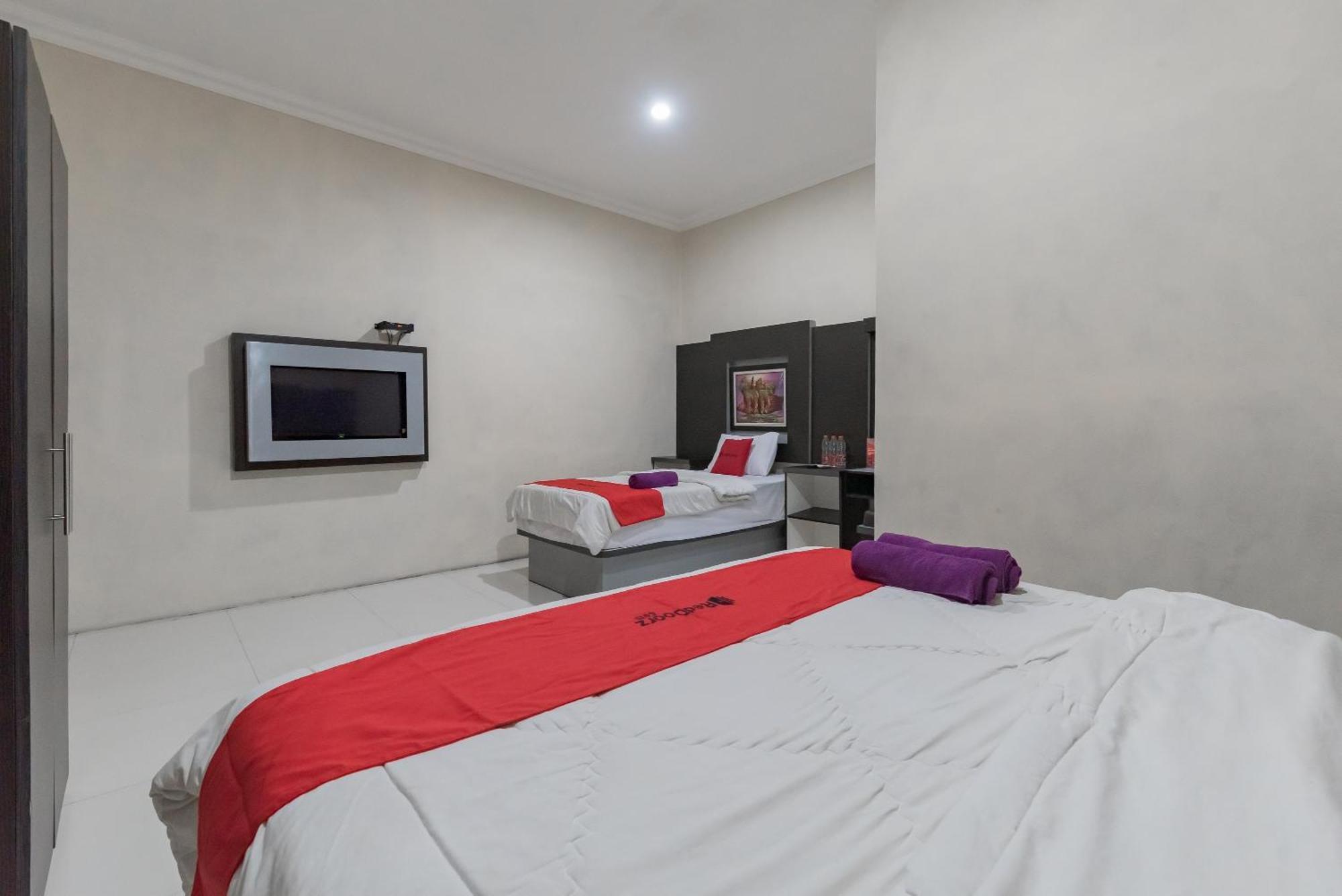 Reddoorz Resort Premium @ Sangkan Hurip Kuningan Eksteriør billede